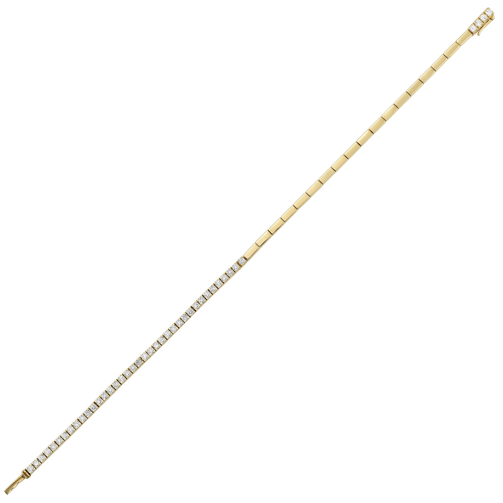 This exquisite yellow gold bracelet merges classic design with a touch of modernity. Seamlessly connecting polished links with a row of radiant diamonds, it shimmers with unmatched charm.