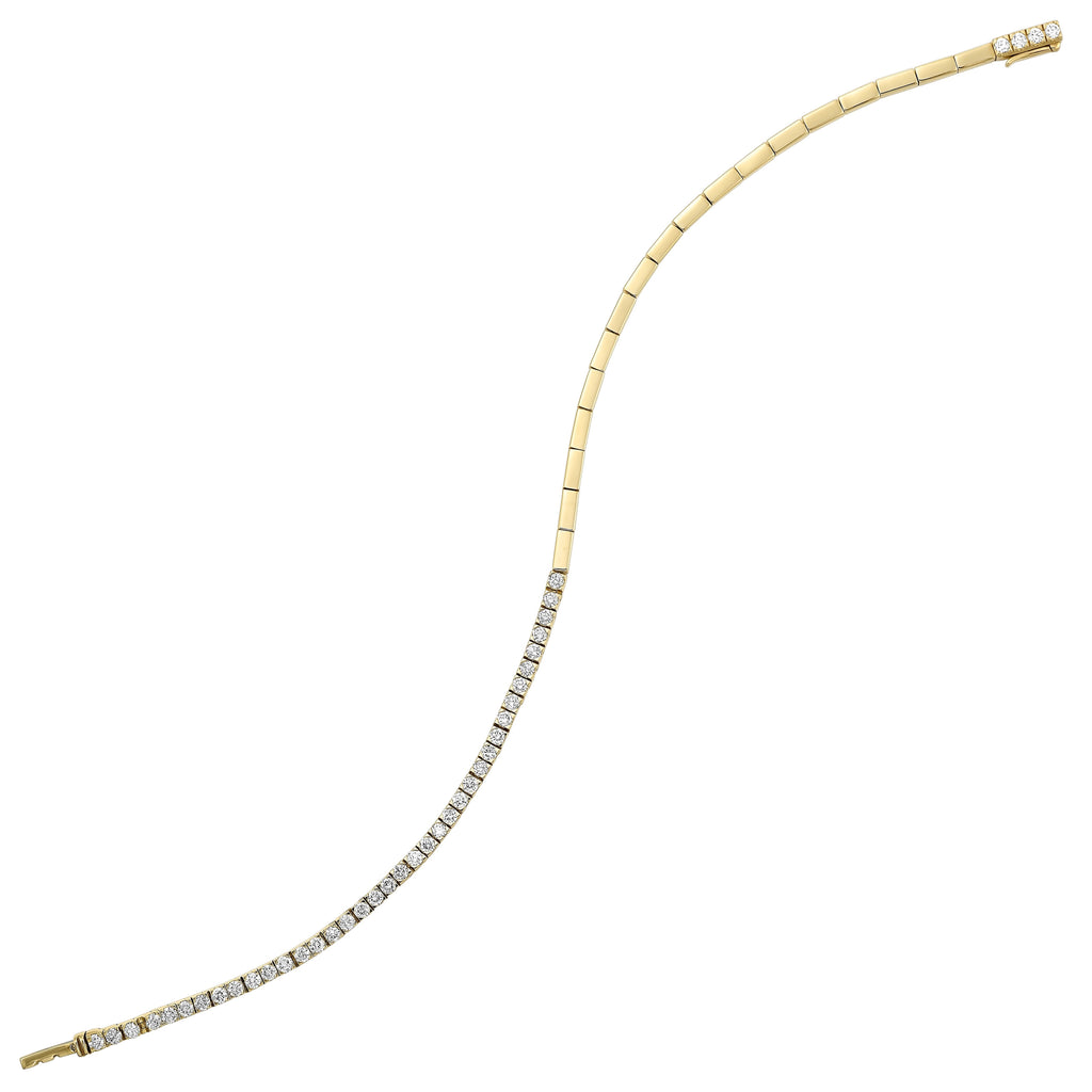This exquisite yellow gold bracelet merges classic design with a touch of modernity. Seamlessly connecting polished links with a row of radiant diamonds, it shimmers with unmatched charm.